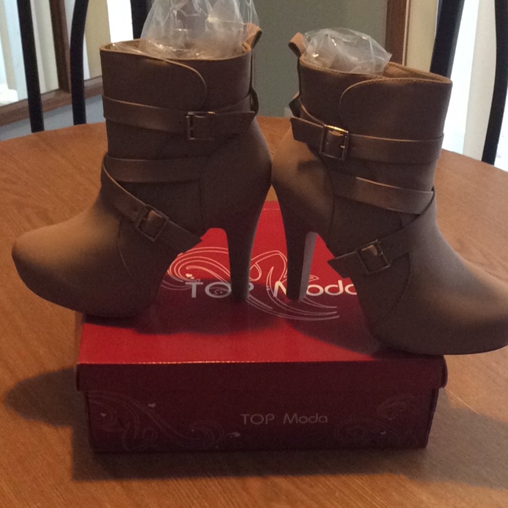 Heel Boots - Picture 5 of 5